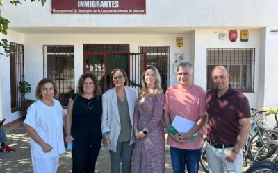 Matilde Ortiz visita la residencia de trabajadores temporeros de la Mancomunidad